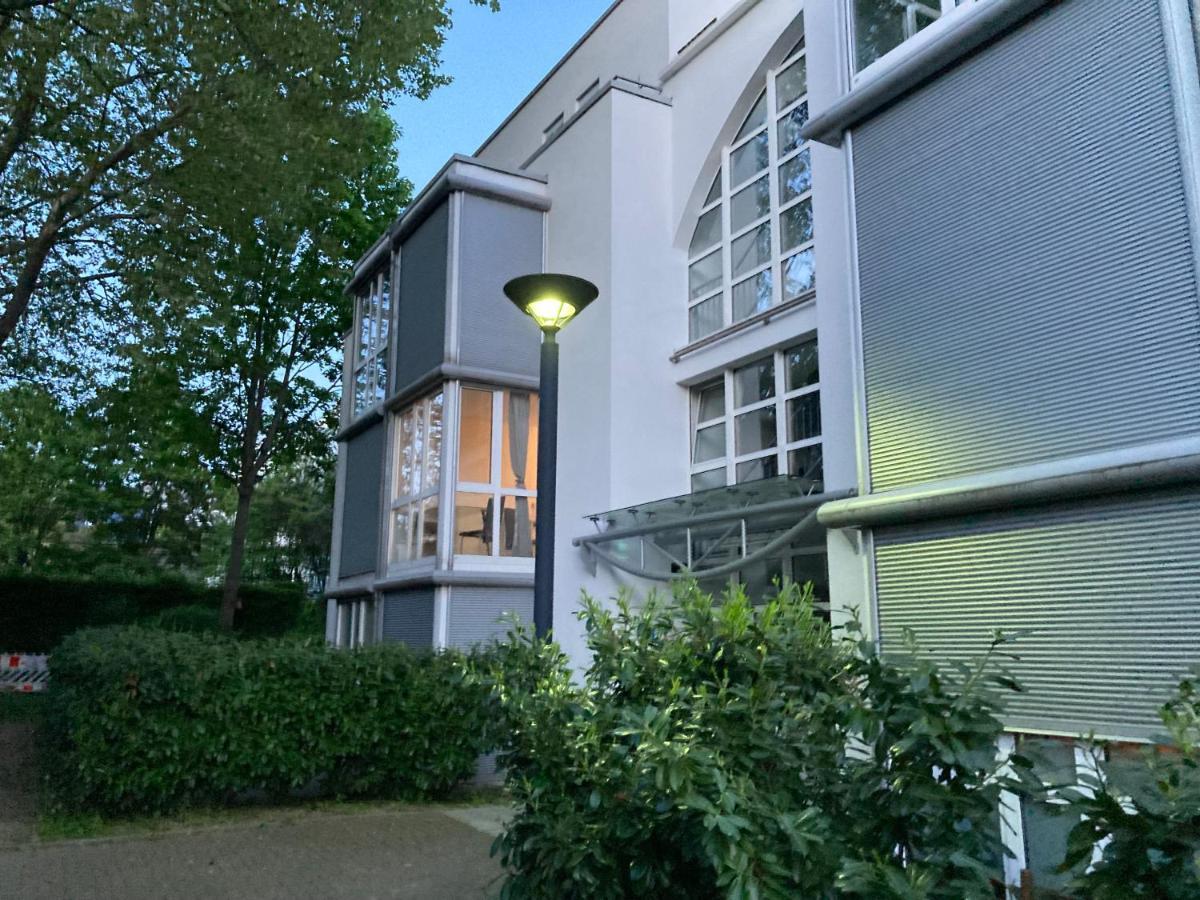 Homeoffice Business Nature view mit Parkplatz Zentral, Hauptbahnhof und Küche Wiesbaden Exterior foto